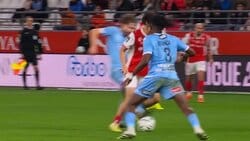 一体何が起きた？中村敬斗、混戦で転がりながらの“ラストパス”が脚光「もうアシストでいいだろ」「何度見てもわからない」