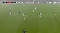 衝撃！“50m級”超ロングシュート炸裂 22歳日本代表MFのボール奪取から生まれた驚異的ゴールにスタジアムどよめき