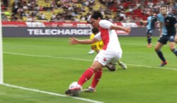 それ折り返すか！ 南野拓実の今季初アシストにファン沸騰「執念だ」「エグい」ゼロ角度から高難度パスを通した瞬間