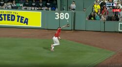 メジャー級プレー炸裂！吉田正尚の同僚バードゥーゴ“抜ければ失点”のピンチを救う超スーパーキャッチにファン歓喜「よく捕った！」「すげええええ」「さすが未来の二刀流」