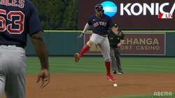 さりげない“股抜きフェイント”で野手を幻惑？ボテボテのゴロに合わせてぴょーん「ランナーが邪魔ｗ」