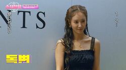 少女時代ユリ、スリット深めなドレスで圧倒的な美脚＆美ウエスト披露！ティファニーも「すごくキレイ」