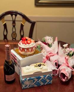  花田虎上の妻、帰宅時に夫からサプライズで貰ったもの「3人でびっくり」 