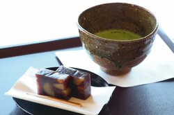 藤井聡太王将、午前のおやつは“お気に入り”？「栗ようかん」 菅井八段はドリンクのみ注文／将棋・王将戦七番勝負第1局