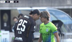 Ｊリーグで“まるでストリートファイト”の超緊迫シーン…突き飛ばし＆頭突き→睨み合いの一部始終「ヒートアップしすぎてる」湘南FWは和解強調