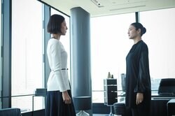 大女優2人のケンカ…松下奈緒 vs 小雪、サシでガチの罵り合い！視聴者戦慄「ケンカすごすぎた」「小雪めっちゃ怖い」ドラマ『スカイキャッスル』