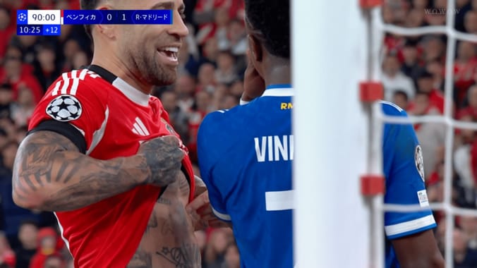 「なんて子供なんだ！」“タトゥー自慢”でヴィニシウス挑発…「W杯はメッシのおかげ」「負けてるんだぞ？」オタメンディをレジェンドが一刀両断 3枚目