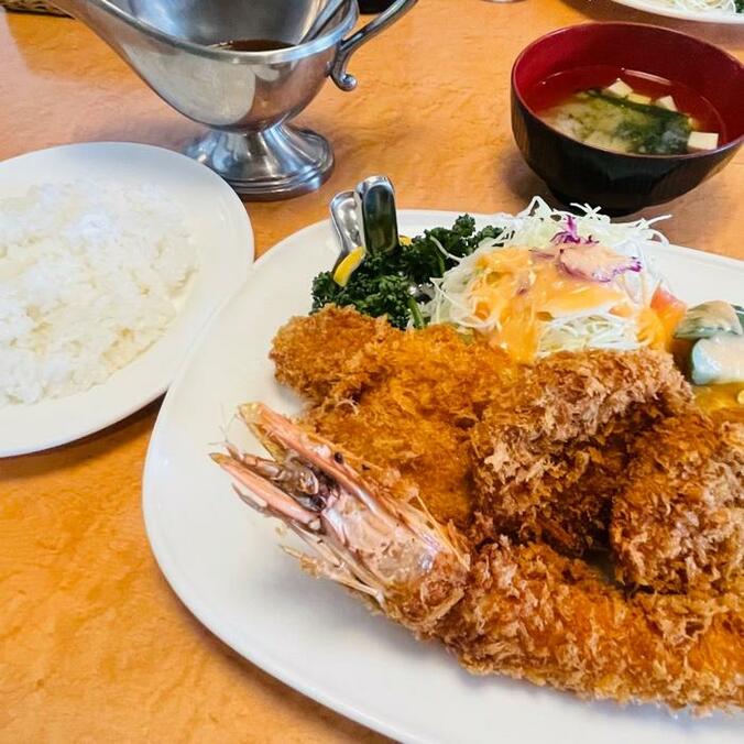  だいたひかるの夫、家族と行列の店で食事を堪能「近くだったら必ず通ってます」  1枚目