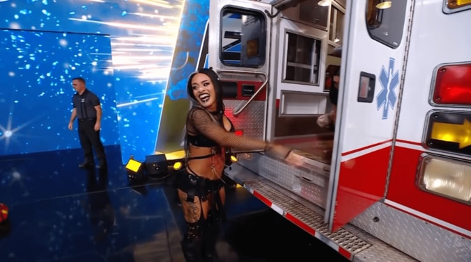 【映像】まるで貞子？ ドアを開けたら“最恐美女”がニッコリ登場