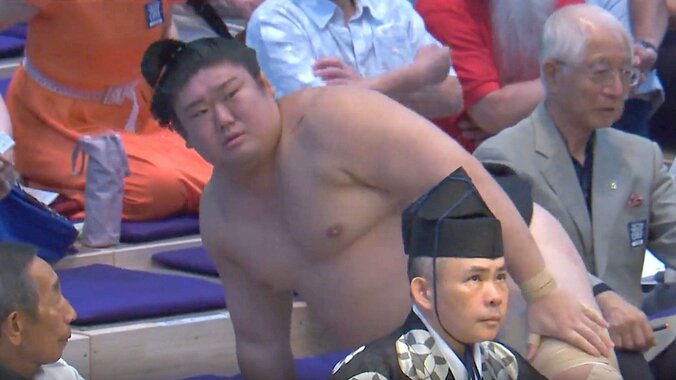 【写真・画像】藤ノ川が「注意されました」 実況アナが指摘「前に置いては…」一体、何が? 立ち合いの息詰まる光景に注目 1枚目