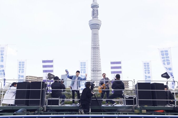 ゆず、船上ライブで隅田川の空に「栄光の架橋」響かせる＆ツアー3公演追加決定 1枚目