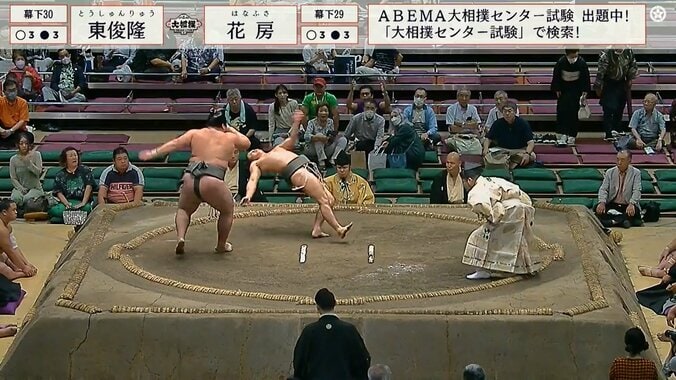 力士が土俵上で衝撃の2回転！ 館内どよめき「何が起きたw」「アクロバティックすぎる」 1枚目