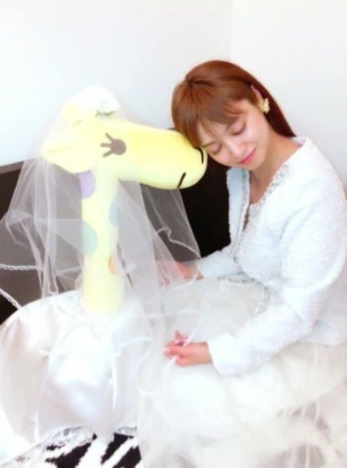 平愛梨、“ウェディング風”ナナコちゃんに感動　イタリアに「連れて行きたい」 1枚目