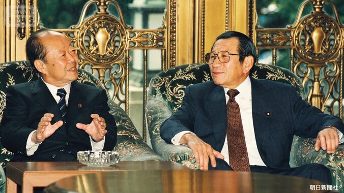 【写真特集】“印籠”姿も…元衆議院議長 綿貫民輔さん(99)が老衰のため死去　建設大臣や自民党幹事長などを歴任　郵政民営化反対で国民新党を旗揚げ 1枚目