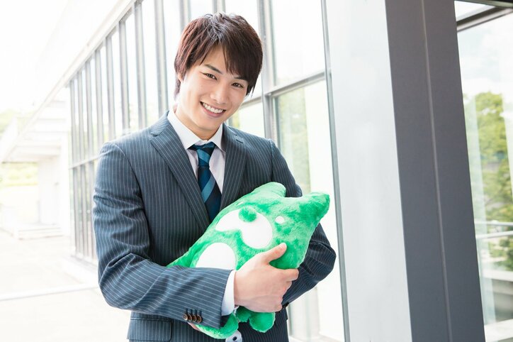 『あなそれ』鈴木伸之インタビュー「涼太のワインのシーンには笑いました」