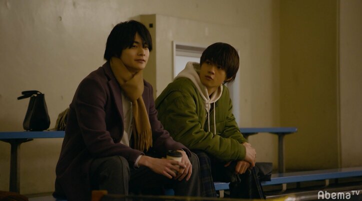 眠る芽衣（飯豊まりえ）のおでこに優しくキス…航太（佐野勇斗）の切なぎる決断に視聴者涙　「僕だけが17歳の世界で」第7話