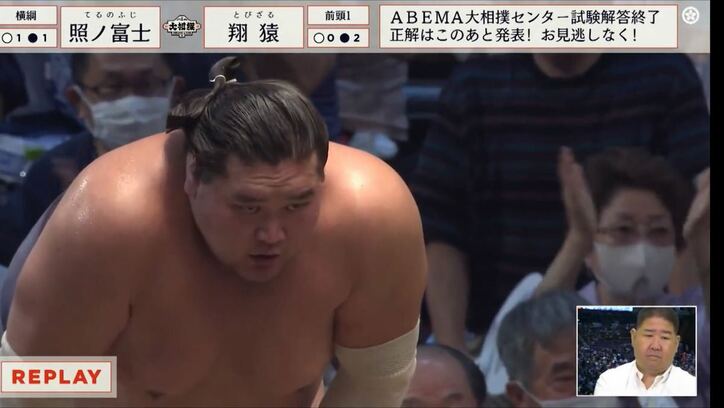 翔猿“まわしが緩む事態も”粘り強い相撲で横綱から金星 敗戦後の照ノ富士は膝を気にする仕草