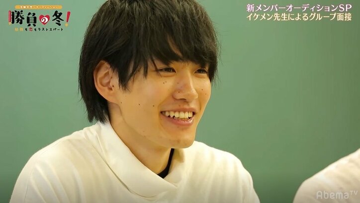 「好きになってしまって…」受験を控えた18名の女子高生がイケメン先生に猛アピール!グループ面接中に告白する子まで