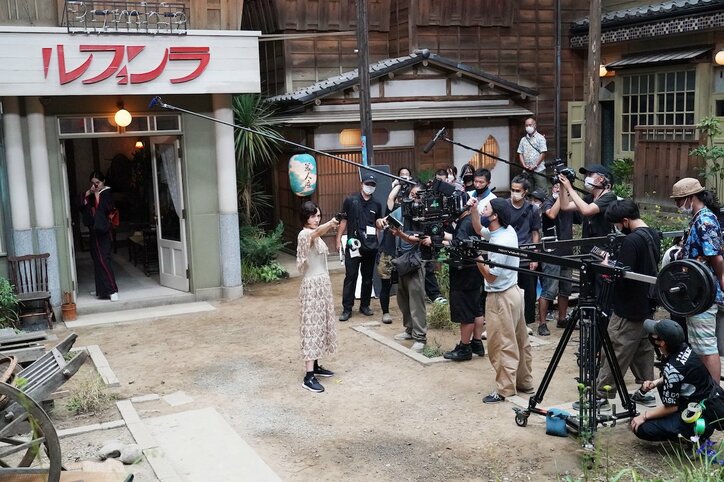 羽村仁成、がっつく食事シーンに苦戦「育ちの良さが出てしまっている（笑）」『リボルバー・リリー』現場レポート