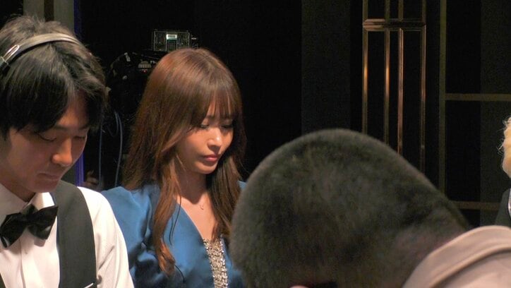 【映像】“獲得賞金1億超え”最強ポーカー美女の登場シーン