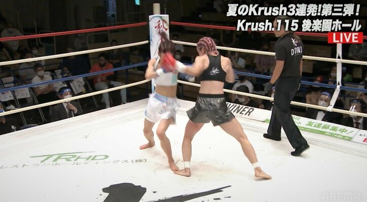 「額がスゴく腫れてる」視聴者騒然…美容系ファイター対決、“予想外”の喧嘩ファイト