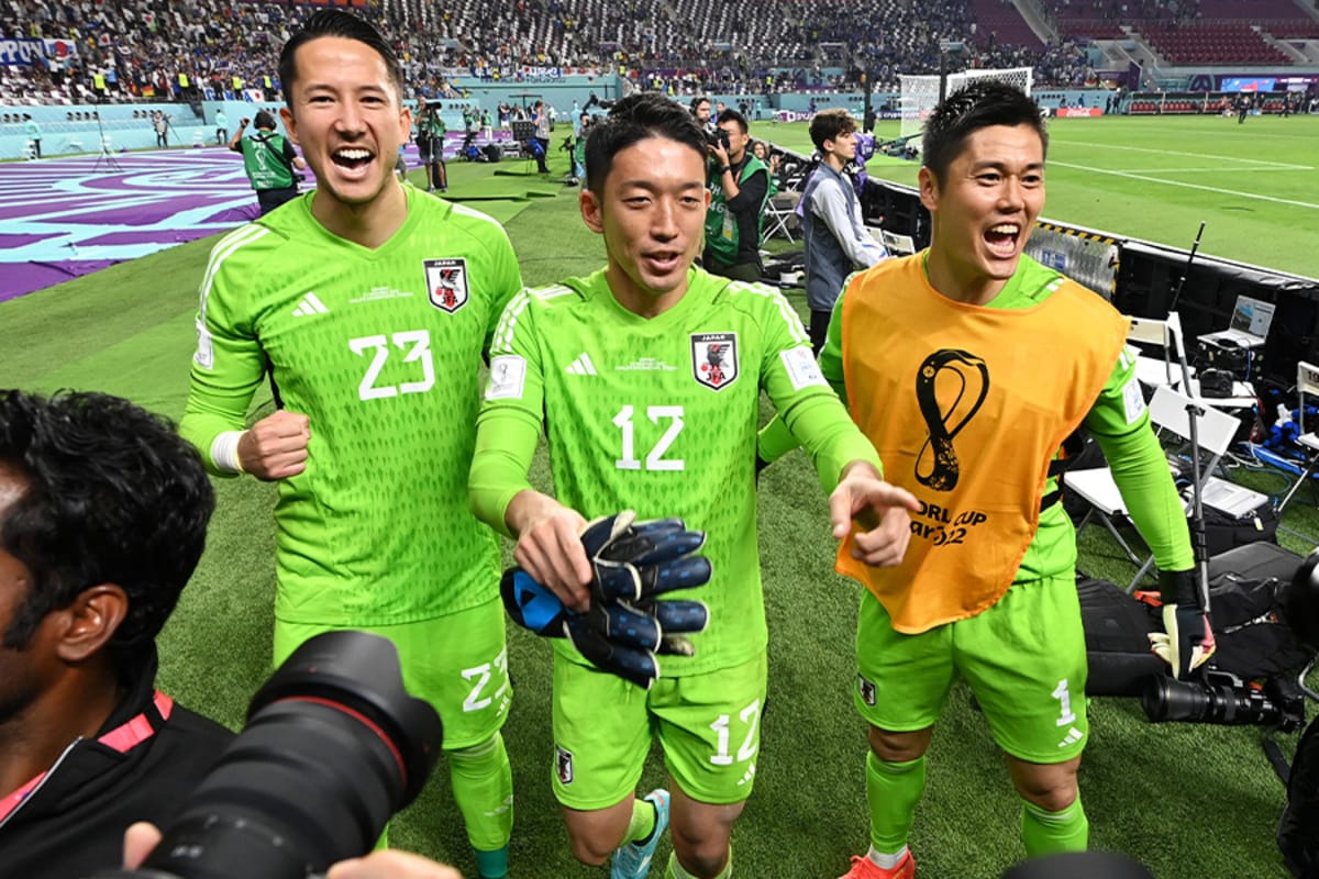 W杯】日本、スペイン撃破直後の“3人の抱擁”に「涙腺崩壊」 GK陣が見せ