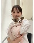 佐々木希の愛犬とのにっこりショットに「天使がふたり」「ダブルで可愛い」と悶絶の声