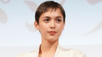 松田龍平(41)の妻・モーガン茉愛羅(27) 3歳になった息子との親子ショット「これからもすくすく大きくなあれ」
