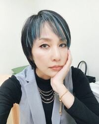 「髪切りました」中島美嘉、ブルーのショットヘアにイメチェン