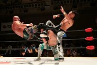 壮絶チョップ合戦から新必殺技“真・虎王”炸裂　「リアル・ノア」丸藤正道、潮崎豪をKOで王座挑戦へ