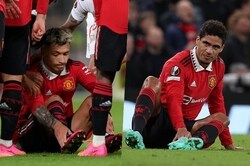 マンUのL・マルティネスが中足骨骨折で今季終了…CBの“相方”ヴァランは数週間の離脱か