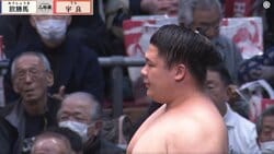 「2日目の懸賞量じゃない」ご当地で“1番人気”の宇良、無傷の連勝で懸賞“がっちり” ボリュームにファン驚き