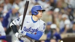 ドジャースがパドレスに勝ち越しで首位攻防戦制す 大谷翔平は三塁打で8試合連続安打　送球が足首にあたりヒヤリ