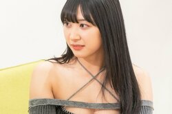 「セクシーすぎるブリッジ芸」26歳グラドル、大胆胸元＆美脚露わなミニスカで合コンに登場