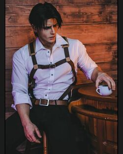 筋肉まで「進撃の巨人」のリヴァイ級！？イタリア人コスプレイヤー・TARYNの投稿に海外ファン大興奮「Hiechoooo」