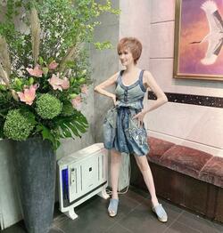  小柳ルミ子、生足で穿いたミニスカ姿を公開「スタイル抜群」「可愛くてカッコイイ71歳」の声 