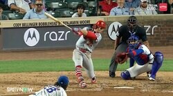 今永昇太の魔球に打者が“呆然” 鋭く落ちる一球…思わず振り返るお手上げリアクションの瞬間 