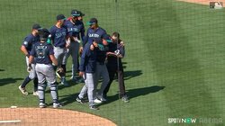 地球規模の酷暑の影響か…フラフラ状態で緊急降板したマリナーズ投手に心配の声続々「熱中症かな」「まだ6月だけど屋外は危ないね」