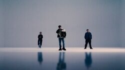 ELIONE、最新アルバムから「別にいいんじゃん?Remix」MV公開。Mummy-D、AKLOも出演。