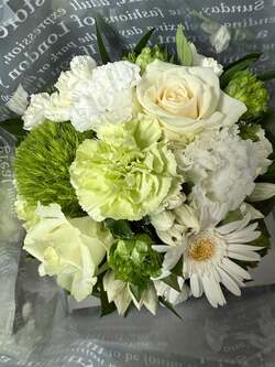 戸田恵子、母のお墓参りへ 20年前の四十九日を振り返り「あの日も暑かったなぁ」