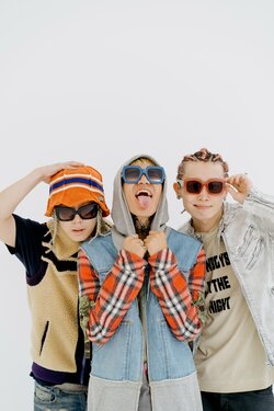 横浜・湘南エリアを拠点に勢いに乗るLEX、Only U、Yung sticky womの3人によるコラボレーション・アルバム「COSMO WORLD」が本日リリース！