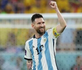 「神のようだった」鮮烈な股抜き弾！ 躍動したメッシを元英代表ファーディナンドが大絶賛！「個人別で今大会最高のパフォーマンスだ」【W杯】