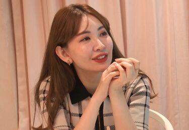 こじはる HARUNA KOJIMA's cat nap - YouTube