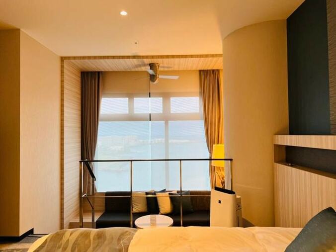  薬丸裕英、沖縄滞在中に宿泊している最高なホテル「部屋からの眺めも良く」  1枚目