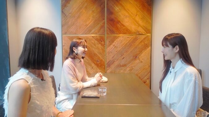 【写真・画像】「美魔女だらけ！」 平均年齢55.3歳の“女子会”が「すごい」「全員50代に見えない！」　1枚目