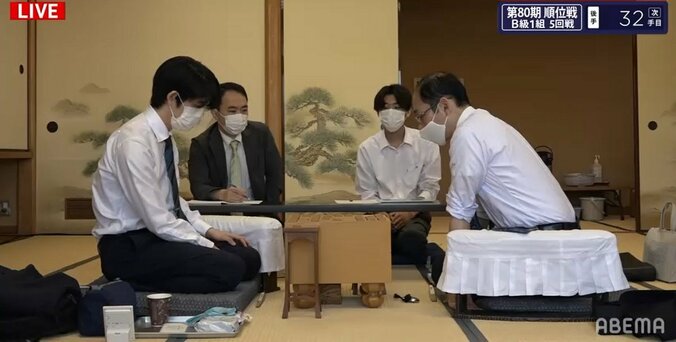 藤井聡太三冠、受け巧者・木村一基九段と対戦中 戦型は「相掛かり」に／将棋・順位戦B級1組 1枚目