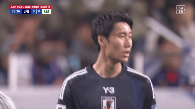 嘘だろ…？ 鎌田大地の“回転神トラップ”にファン騒然「それ収まるの！？」「うますぎて笑うって」「本当に天才」小野伸二も驚愕した瞬間【日本代表】 3枚目