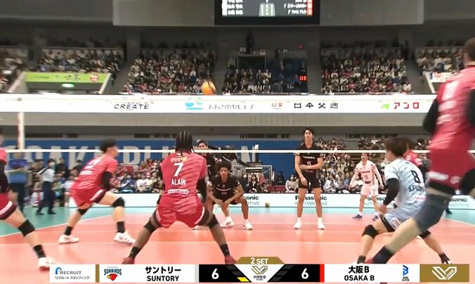 曲がりすぎるサーブ vs 超反応レシーブ