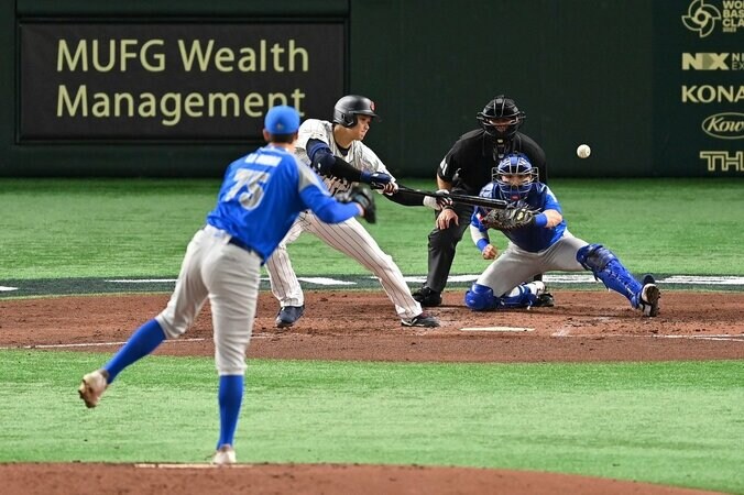 大谷翔平が見せた勝利への執念、先制点を呼ぶ奇襲セーフティバント ファンは驚き「世界中の全員が驚く大谷バント」「なんでもできるなこの人w」 1枚目