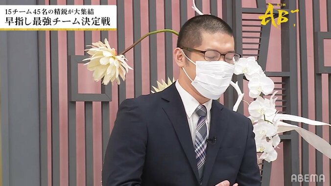 初出場に気分もアゲアゲ♪折田翔吾四段、あっちこっちで歌声披露「このメンタルよｗ」「歌に始まり歌に終わる」／将棋・ABEMAトーナメント 1枚目